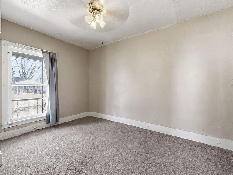 Listing photo 5