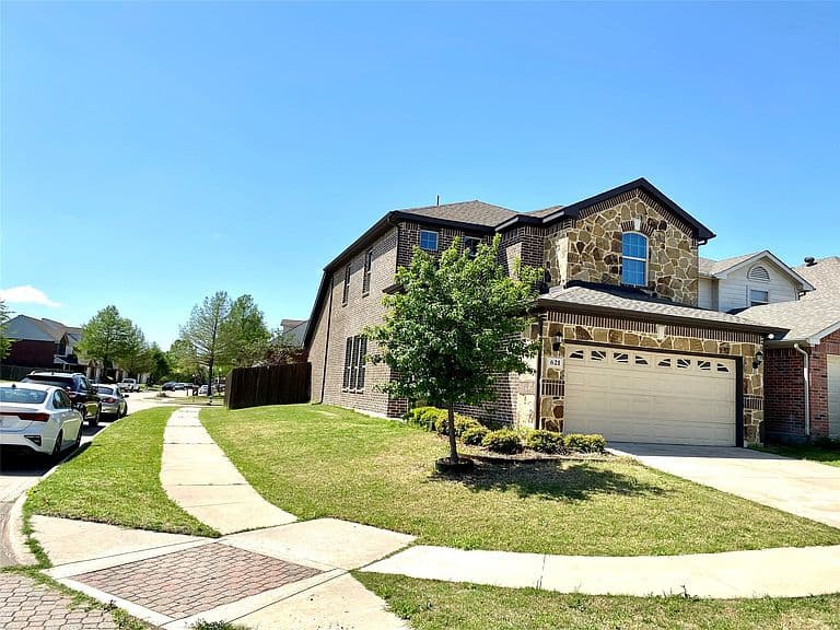 Listing photo 2