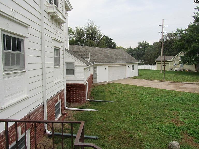 Listing photo 2