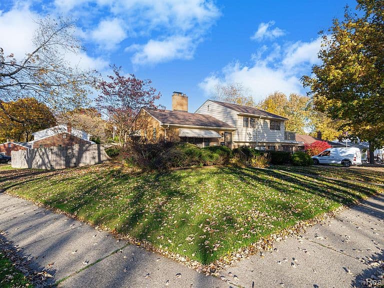 Listing photo 4