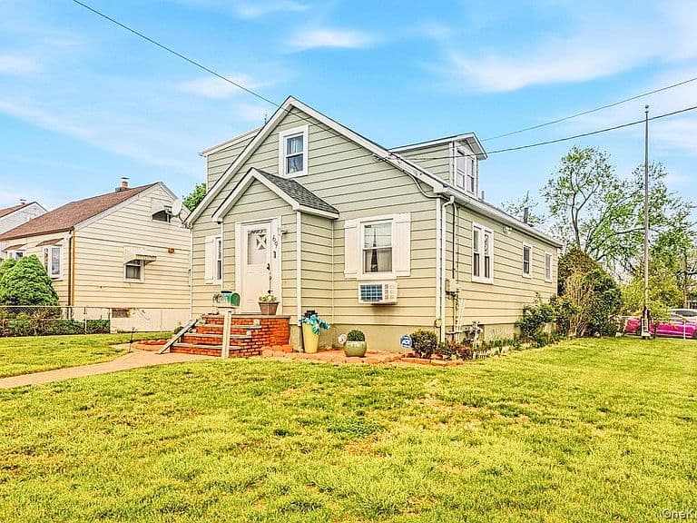 Listing photo 2