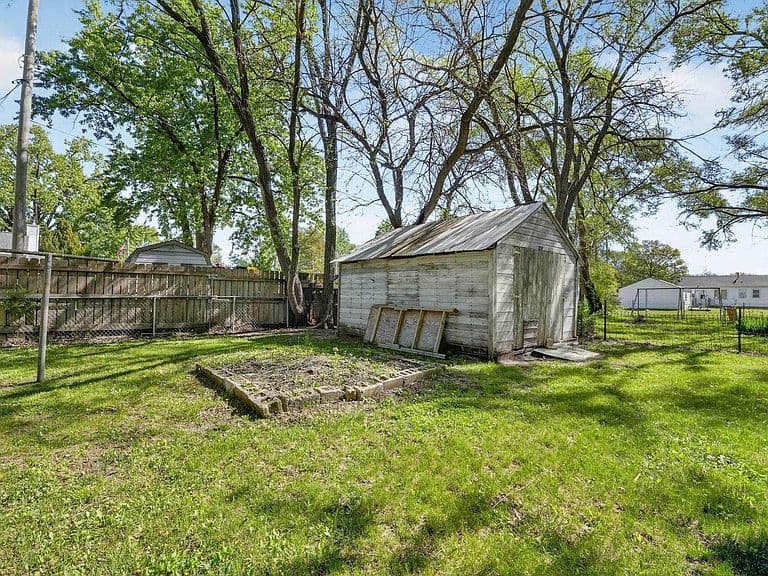 Listing photo 5
