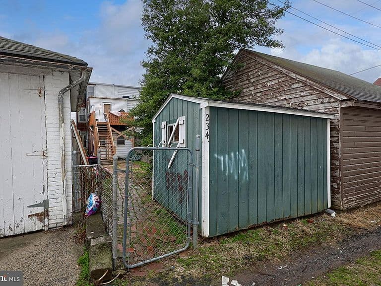 Listing photo 5