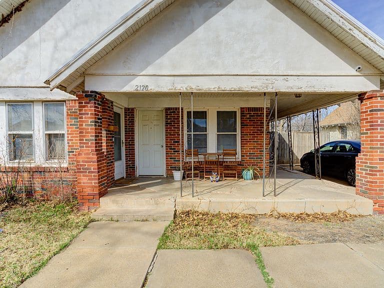 Listing photo 2