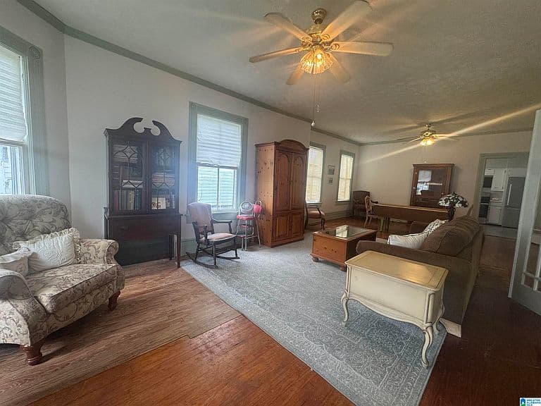 Listing photo 4