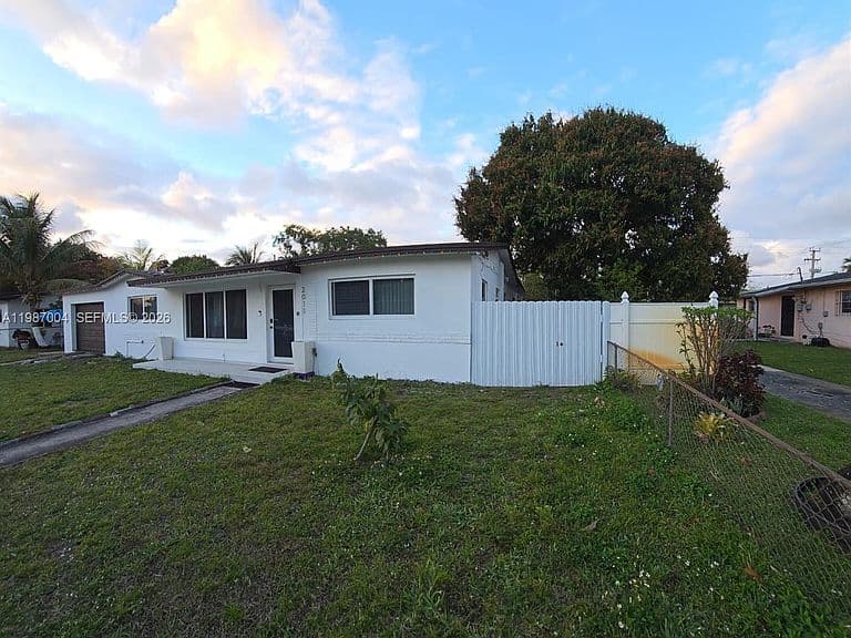 Listing photo 3