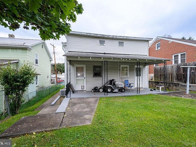 Listing photo 5