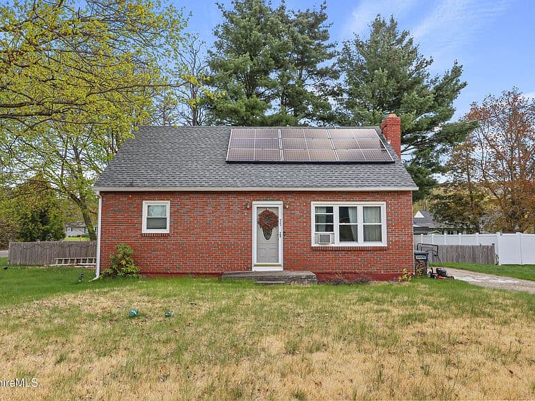 Listing photo 2