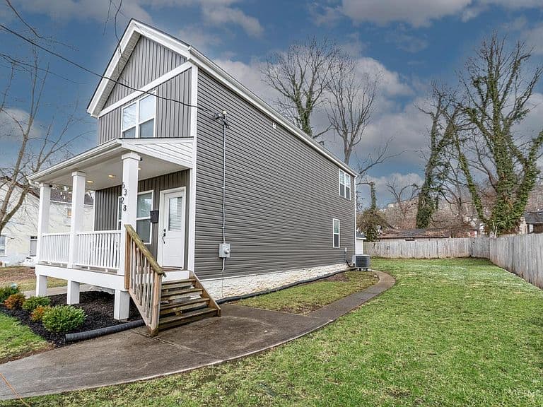 Listing photo 3