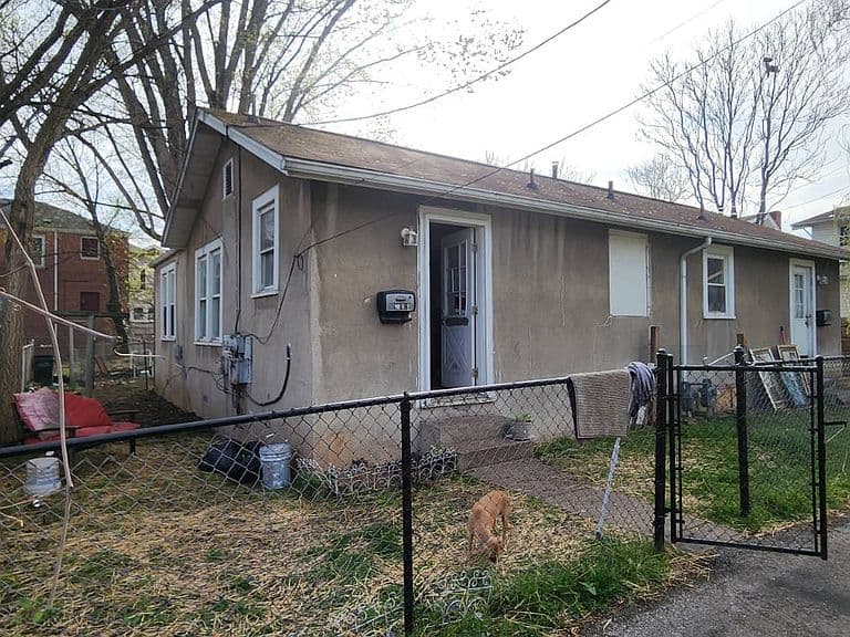 Listing photo 2