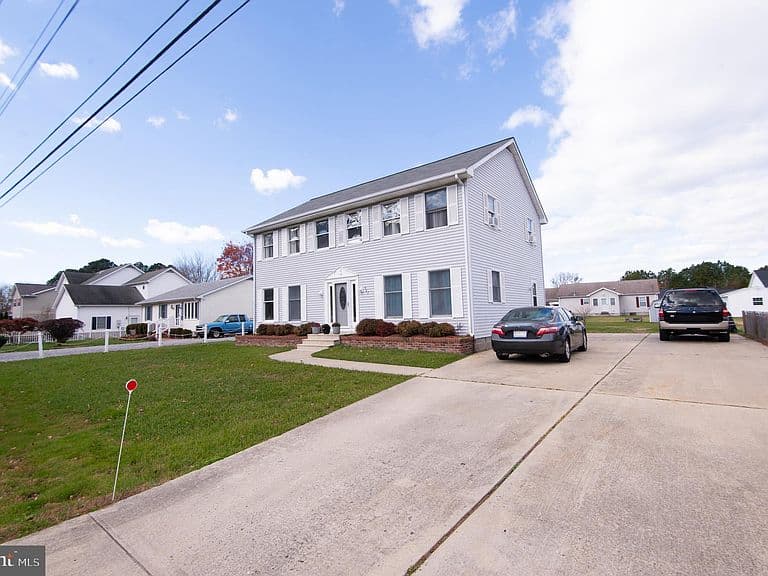 Listing photo 3