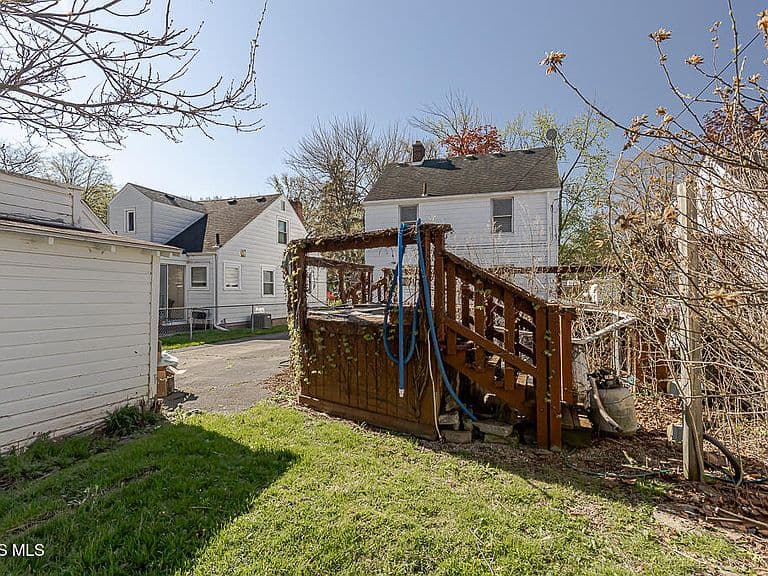 Listing photo 4
