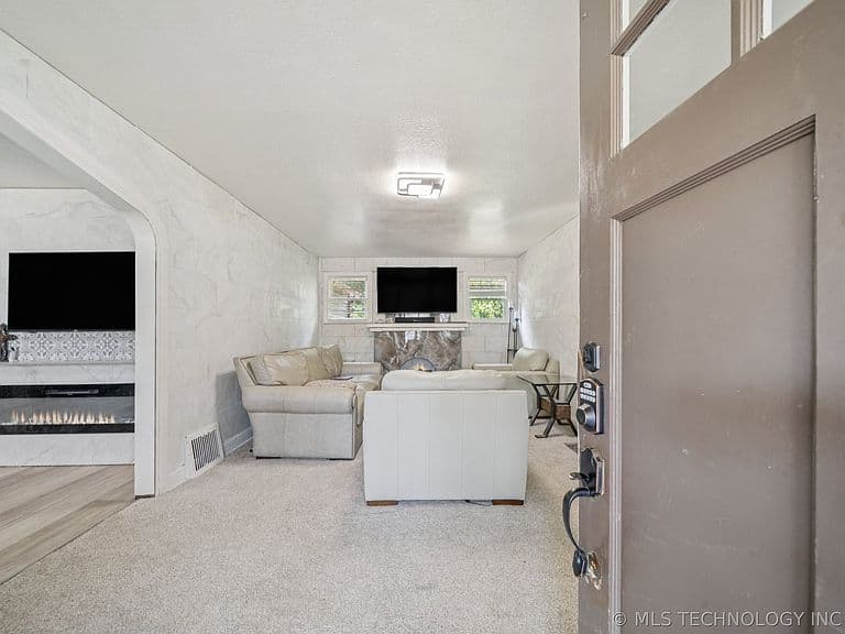 Listing photo 5