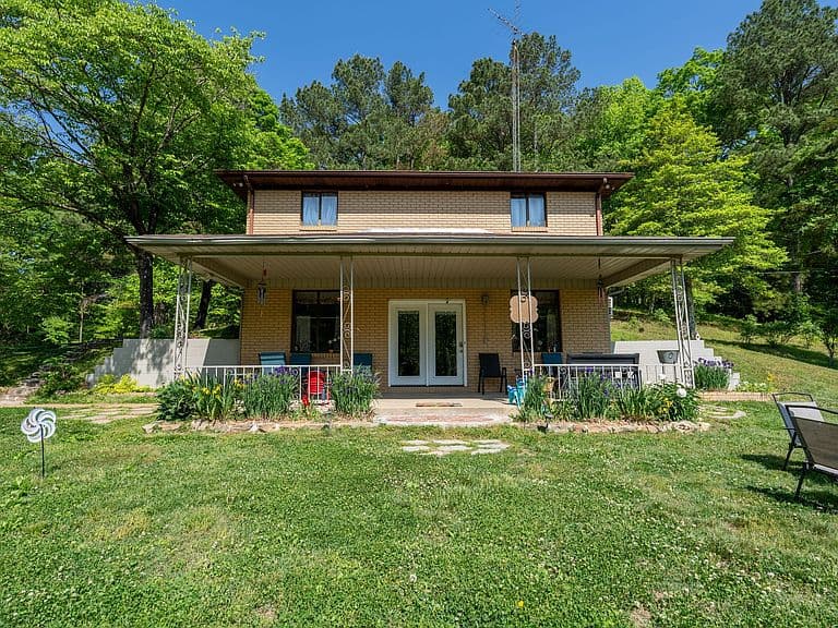 Listing photo 4