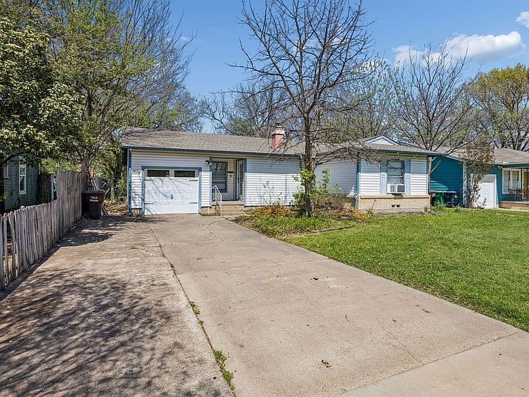 Listing photo 3