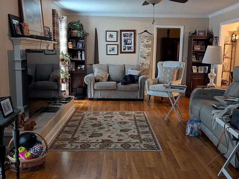 Listing photo 2