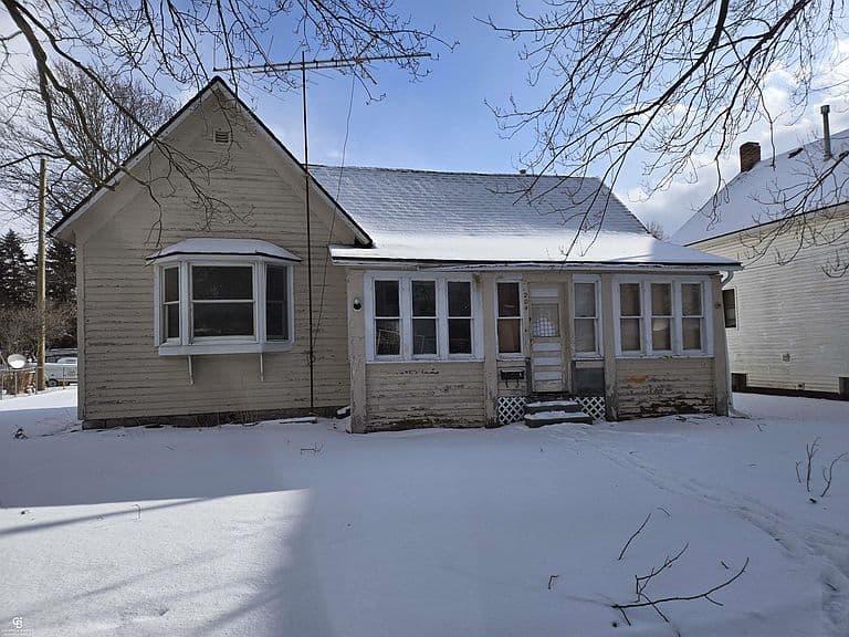 Listing photo 2
