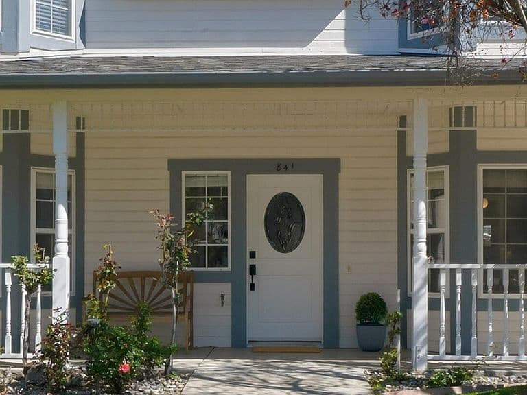 Listing photo 2