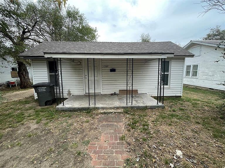 Listing photo 3