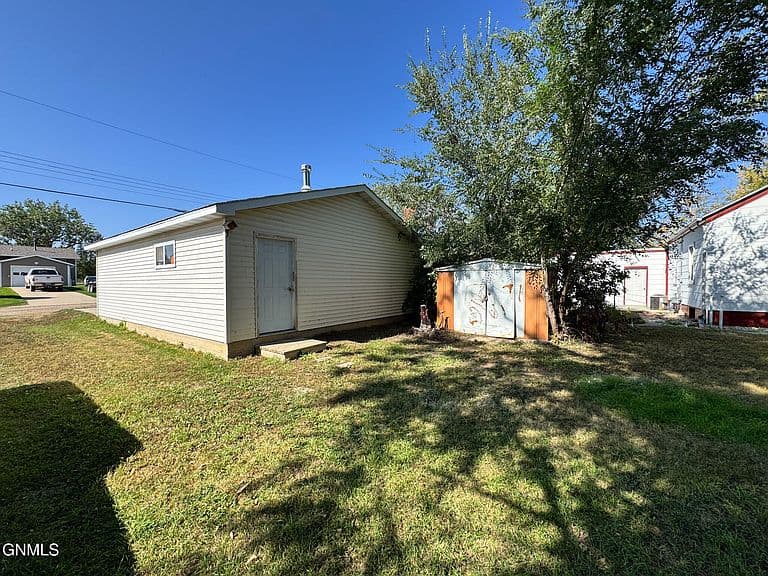 Listing photo 5