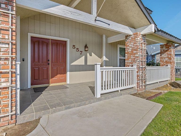 Listing photo 4