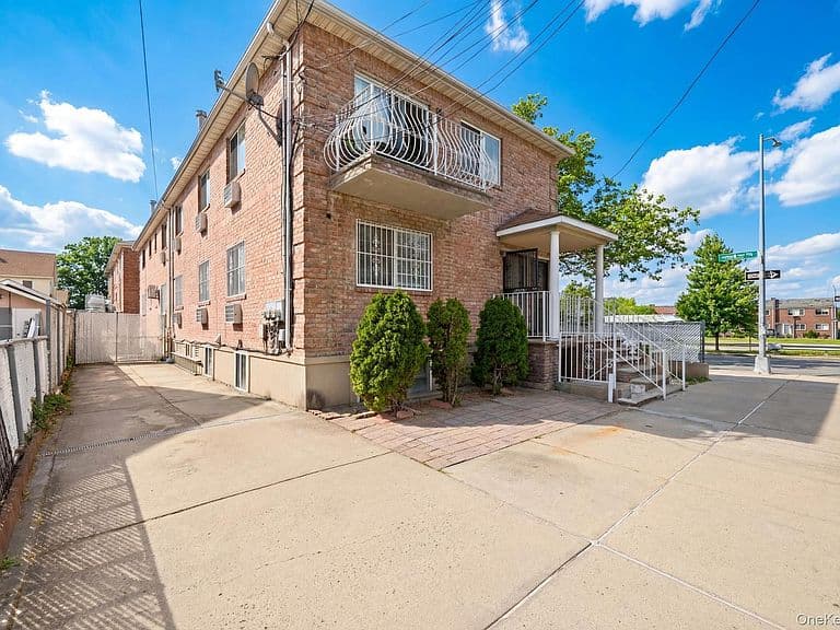 Listing photo 4