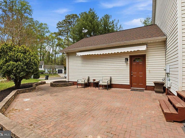 Listing photo 5