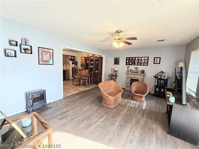 Listing photo 5
