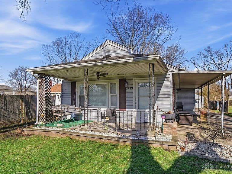 Listing photo 2