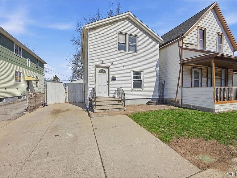 Listing photo 3