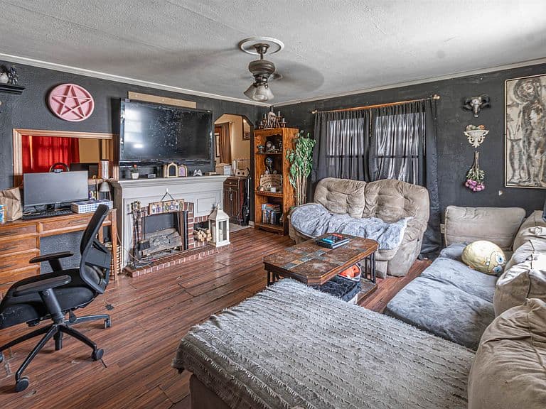 Listing photo 4