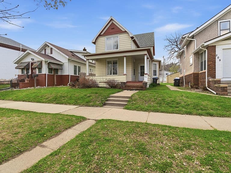 Listing photo 2