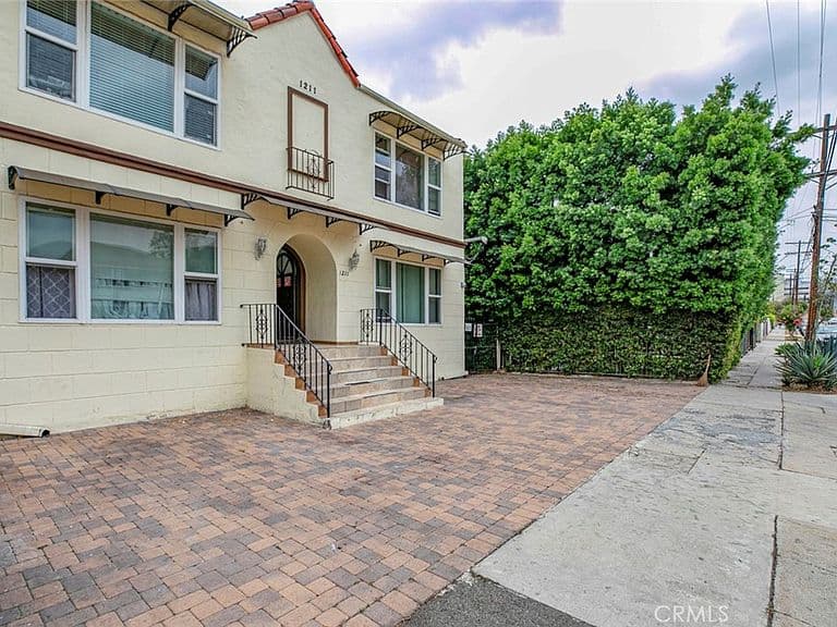 Listing photo 3