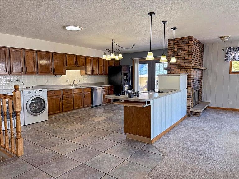 Listing photo 3
