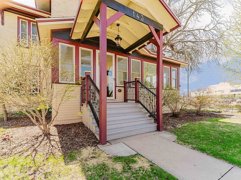 Listing photo 2