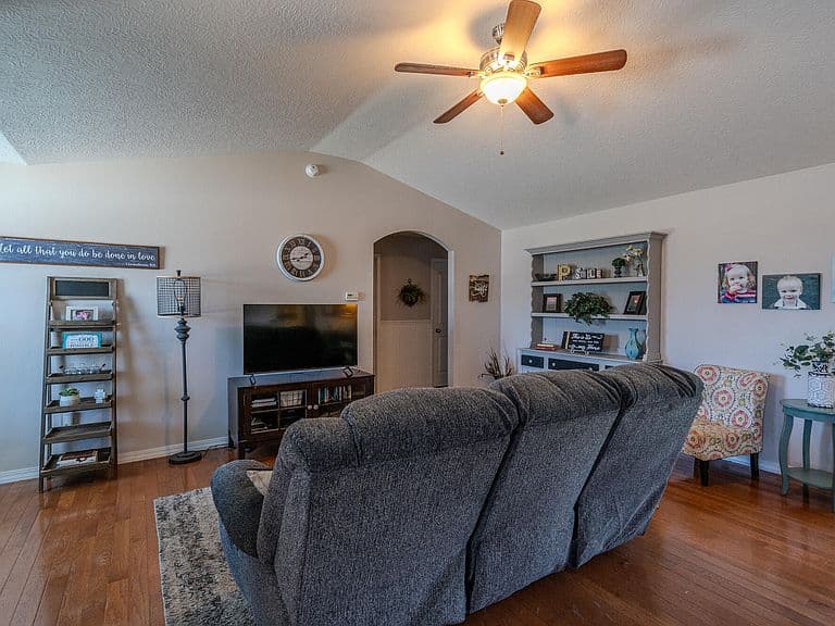 Listing photo 5