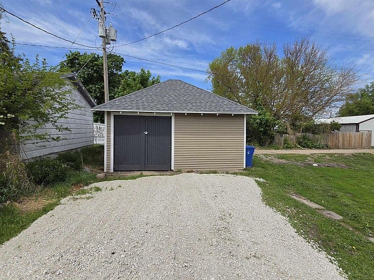 Listing photo 5