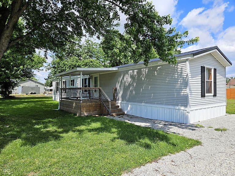 Listing photo 3