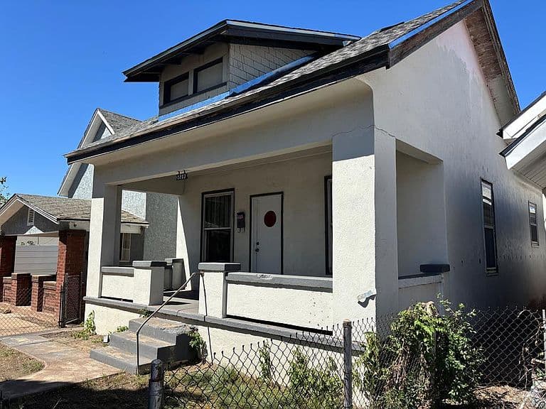Listing photo 3
