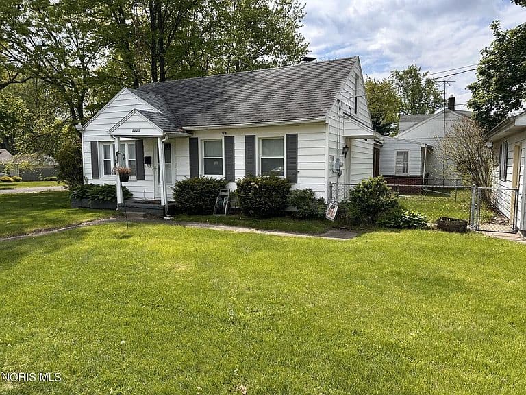 Listing photo 2