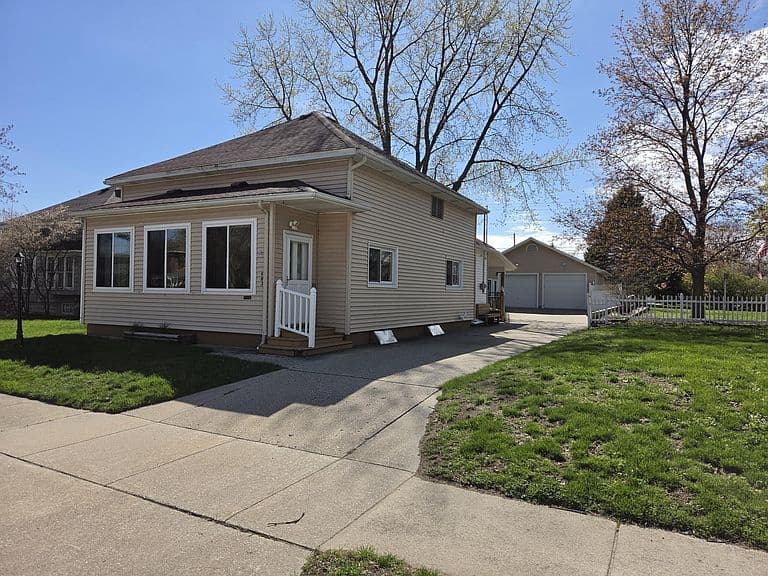Listing photo 3