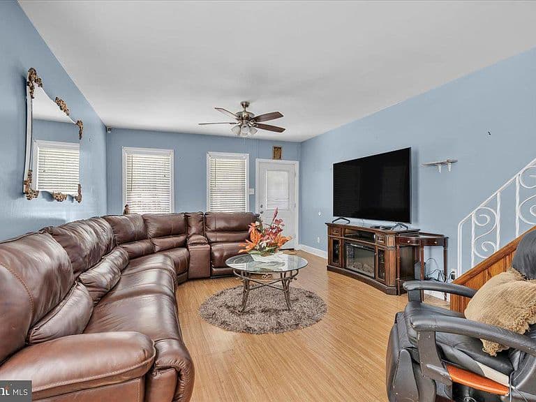 Listing photo 5