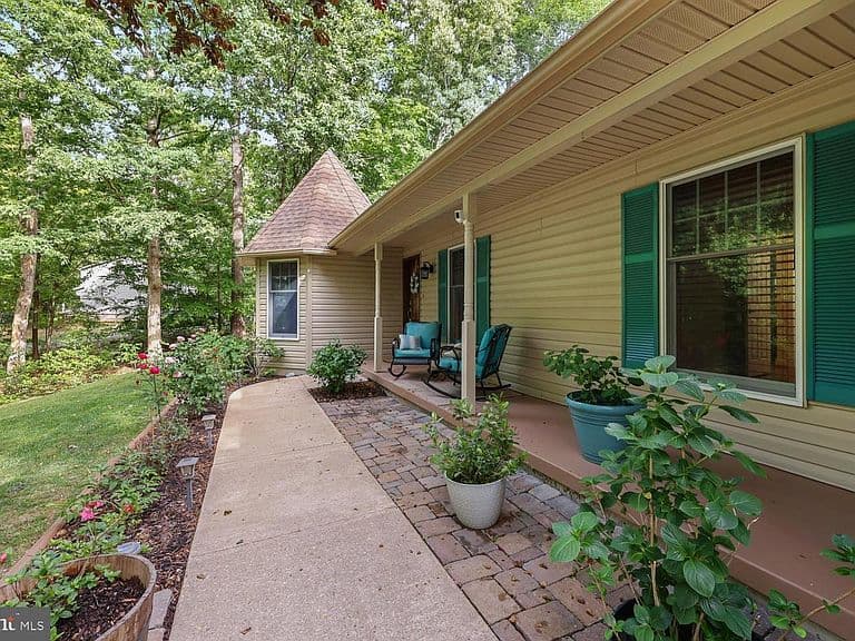 Listing photo 4