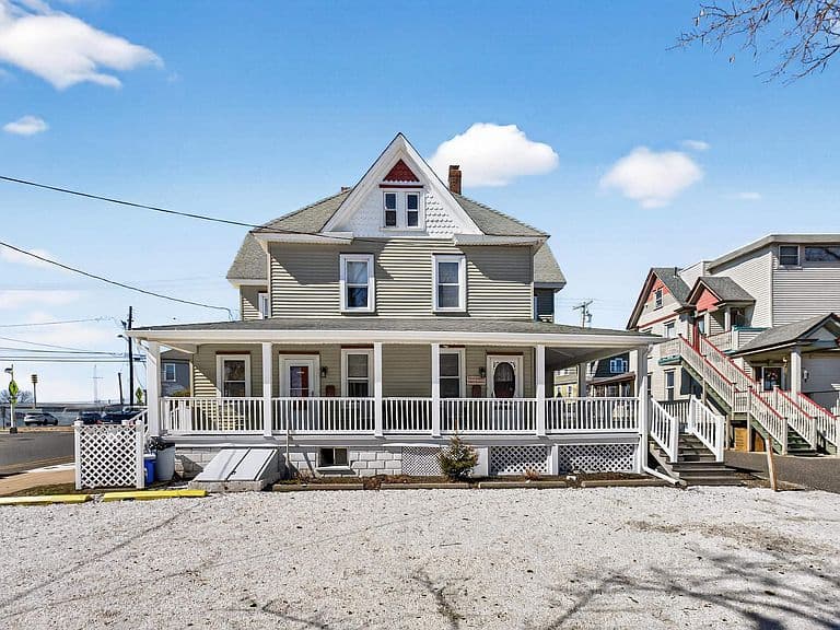 Listing photo 3