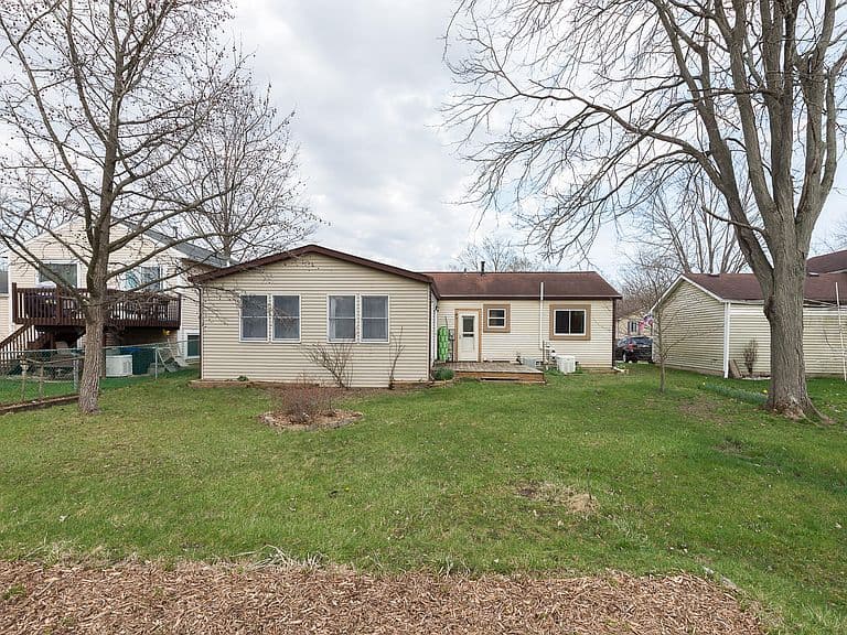 Listing photo 2