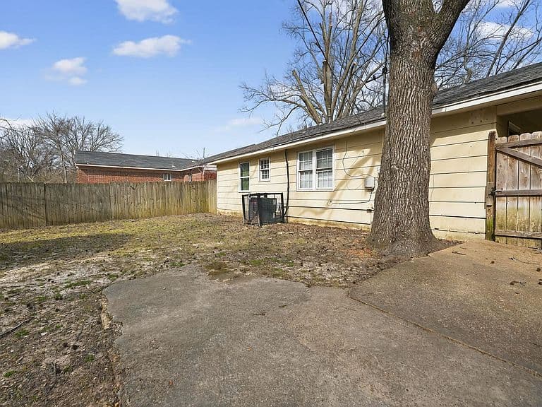 Listing photo 5