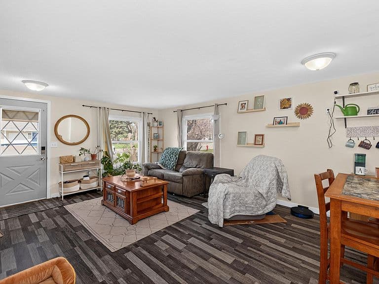 Listing photo 3