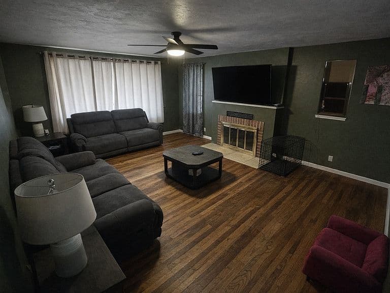 Listing photo 2