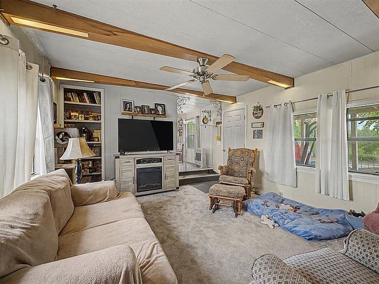 Listing photo 3