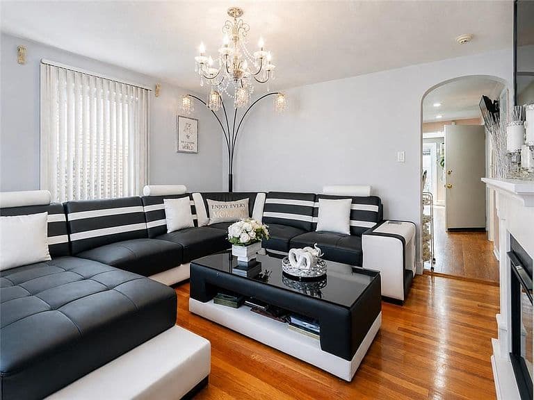 Listing photo 3